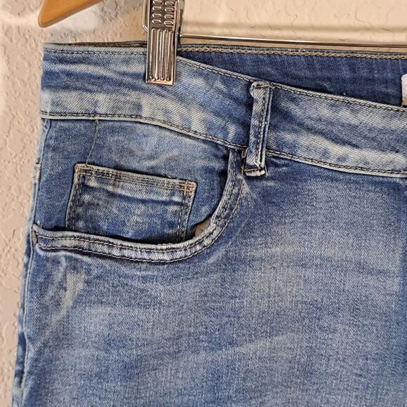 Jeans Blue Savvy Women’s JSkinny Distressed Light Wash Stretch Mid Rise Size 14 - Picture 2 of 13